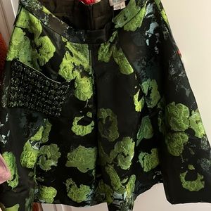 Miri skirt very lightly worn, dressy skirt with embellishments